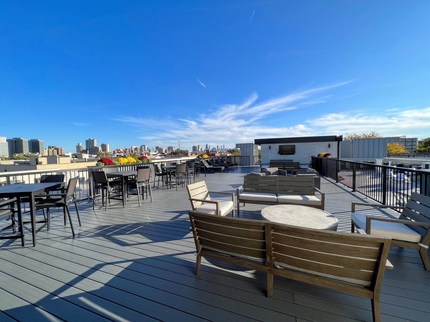 3757 N Sheffield Avenue Unit: 409