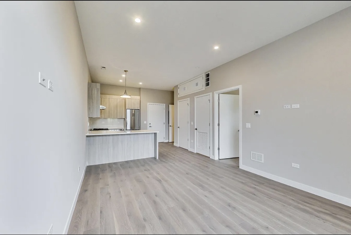 3757 N Sheffield Avenue Unit: 409