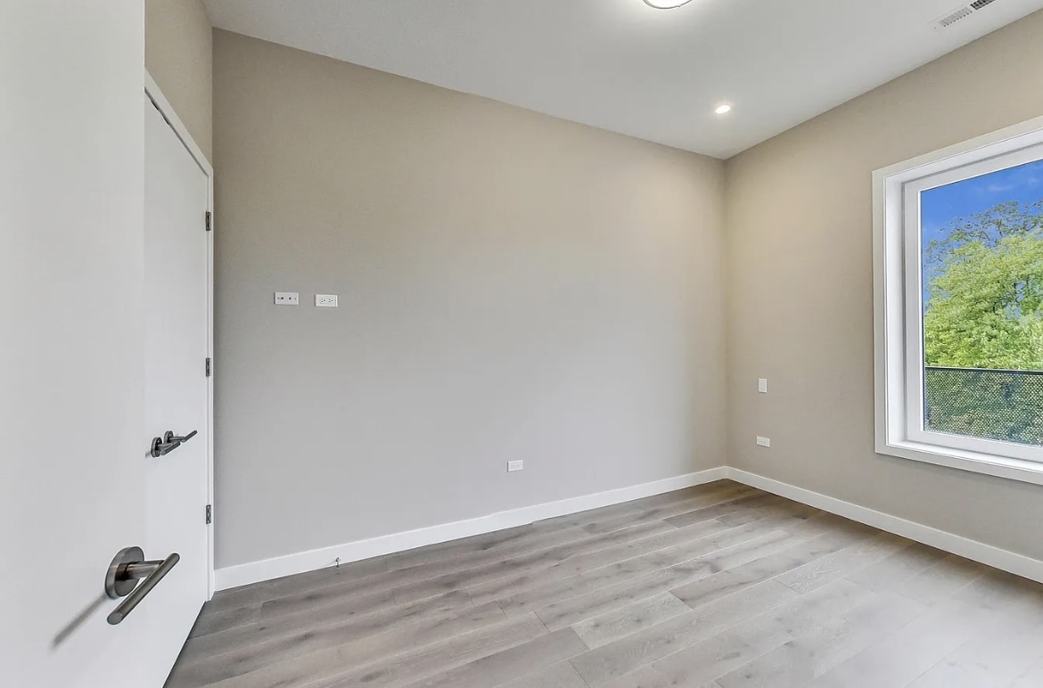 3757 N Sheffield Avenue Unit: 409