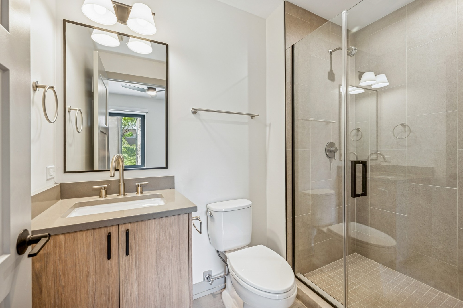 1337 W Estes Avenue Unit: 3C
