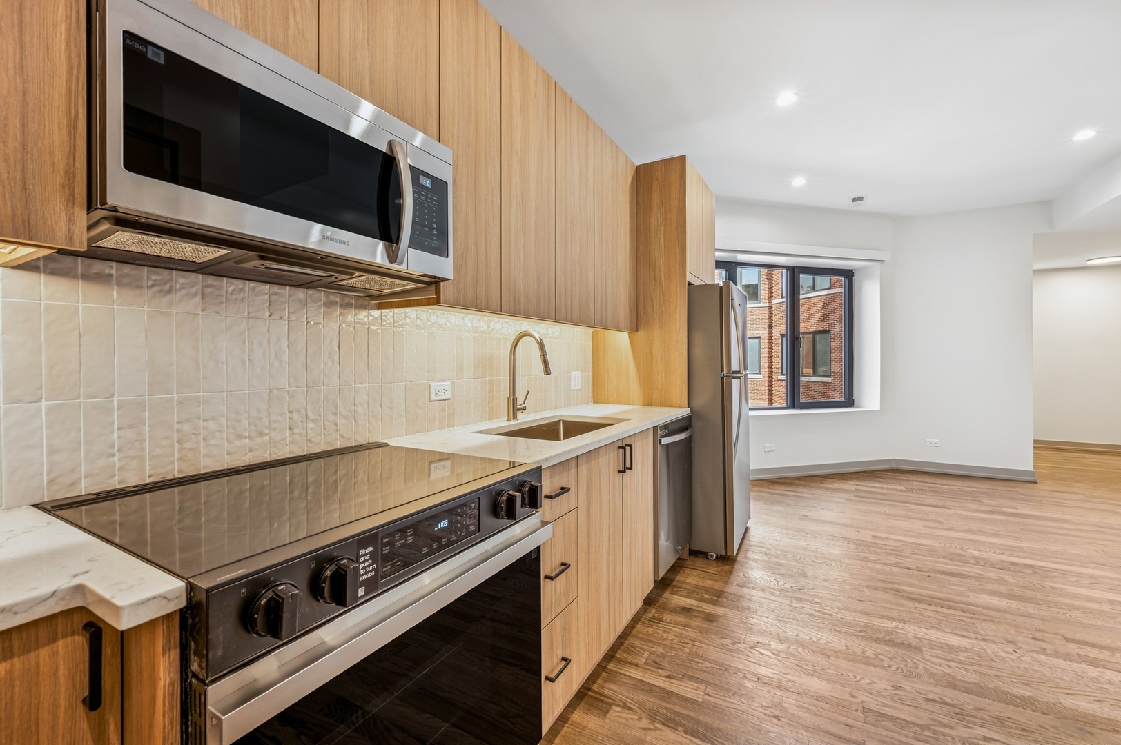 1337 W Estes Avenue Unit: 3C