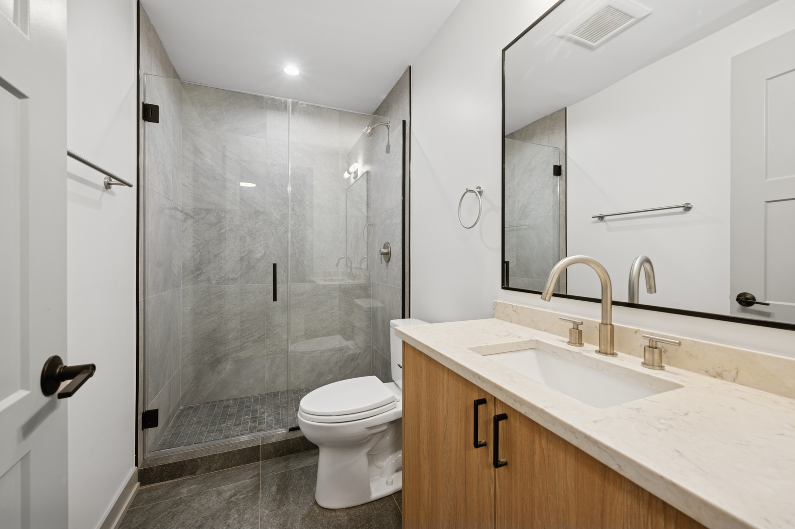 1333 W Estes Avenue Unit: 1A