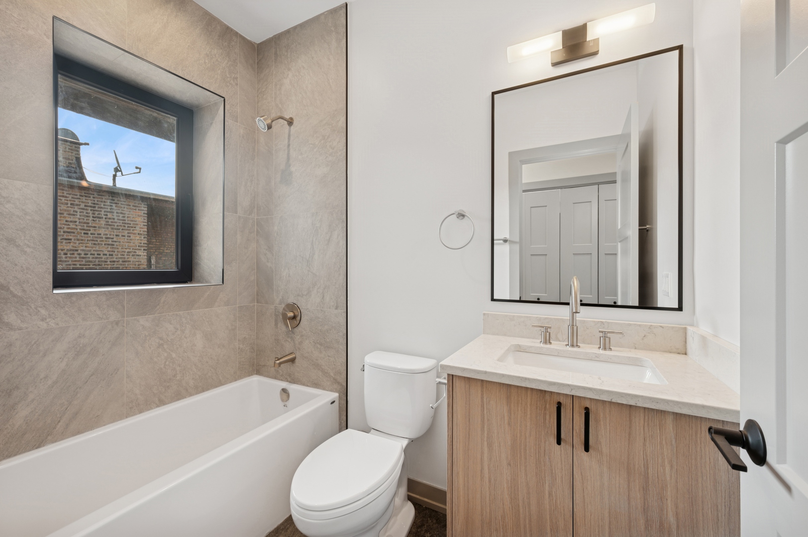 1331 W Estes Avenue Unit: 2A