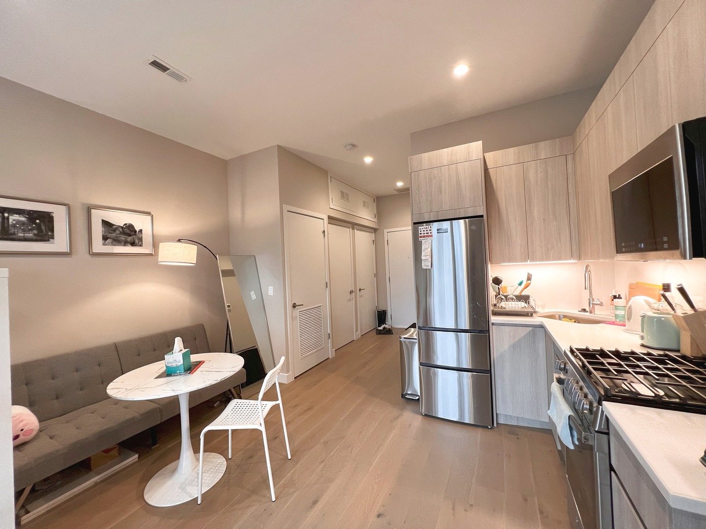 3757 N Sheffield Avenue Unit: 305