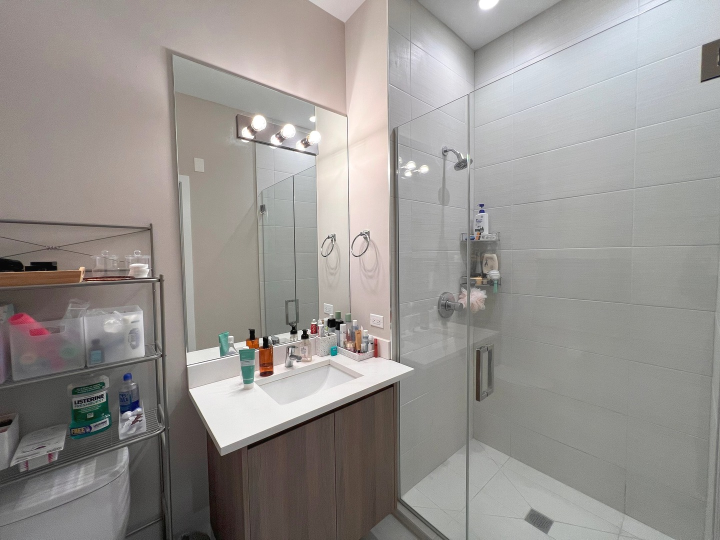 3757 N Sheffield Avenue Unit: 305