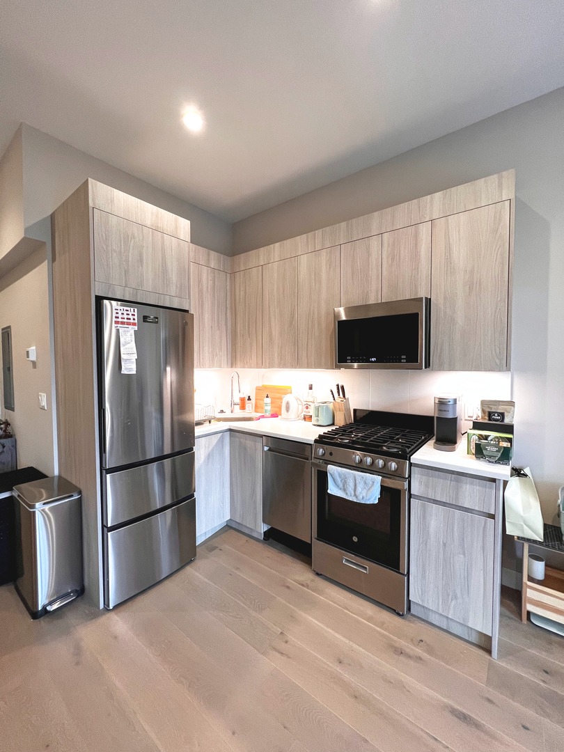 3757 N Sheffield Avenue Unit: 305