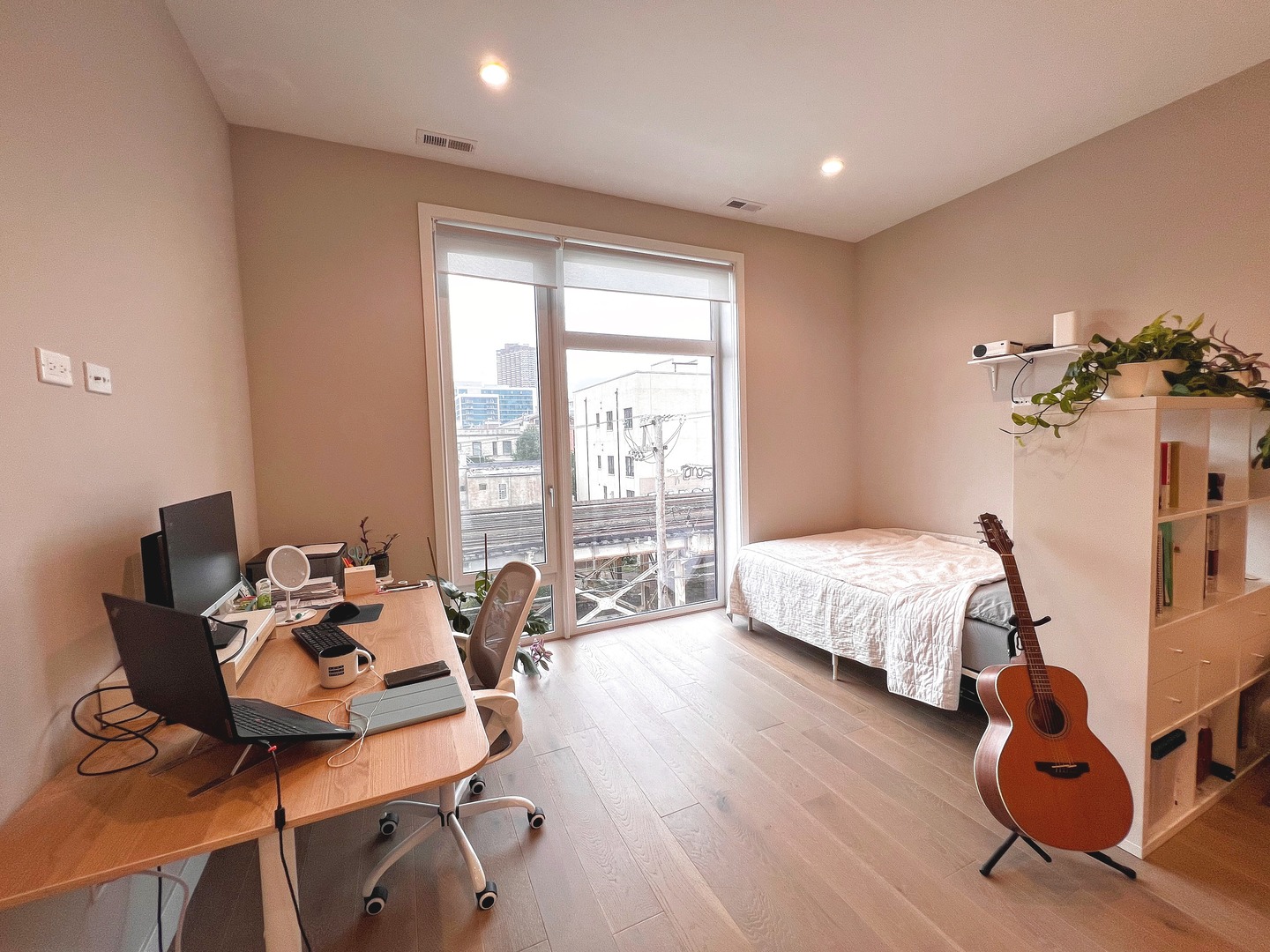 3757 N Sheffield Avenue Unit: 305