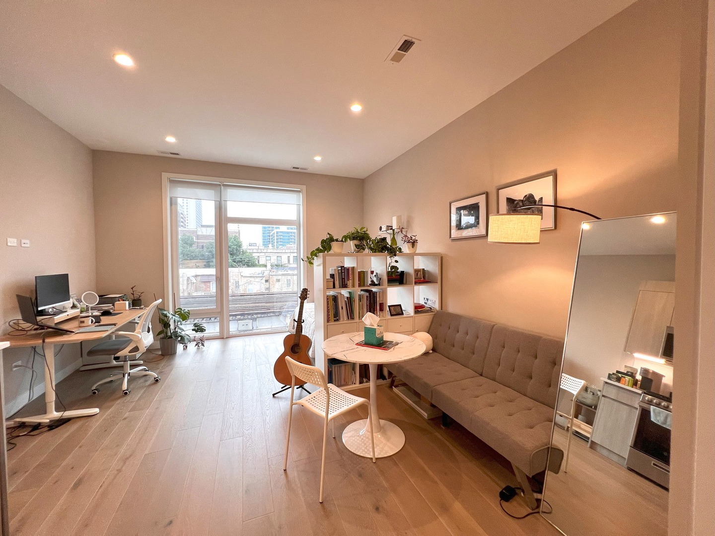 3757 N Sheffield Avenue Unit: 305