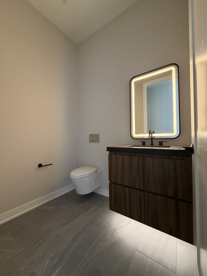 1114 W Carroll Avenue Unit: PH-3301