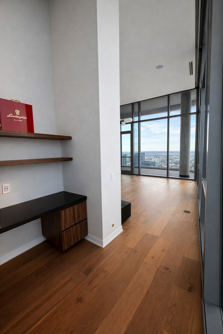 1114 W Carroll Avenue Unit: PH-3301