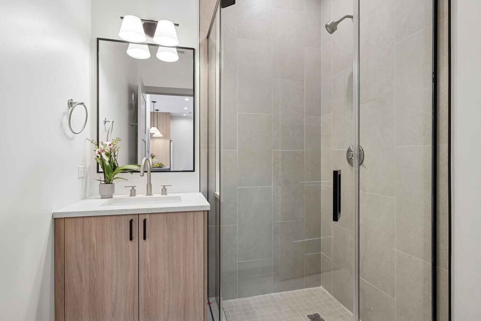 1331 W Estes Avenue Unit: 1B