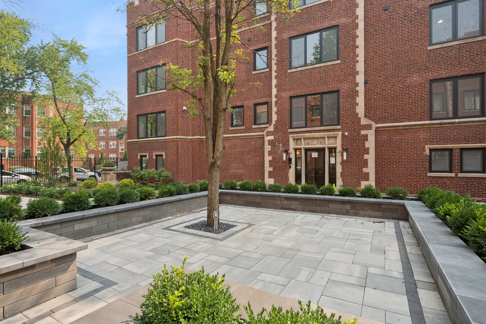 1331 W Estes Avenue Unit: 1B