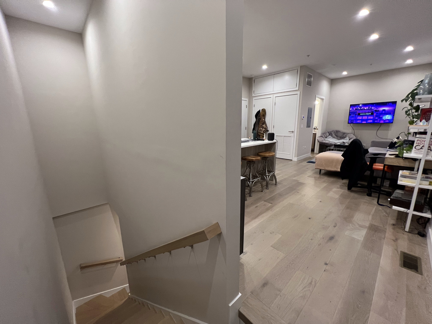 3757 N Sheffield Avenue Unit: 112