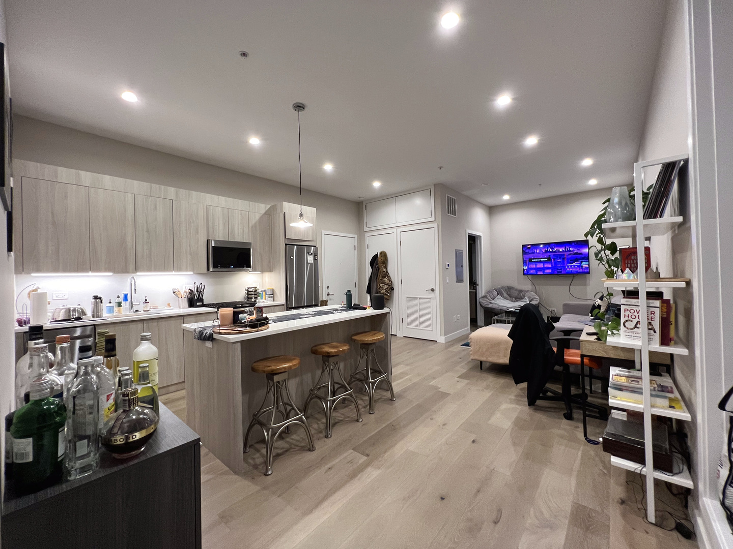 3757 N Sheffield Avenue Unit: 112