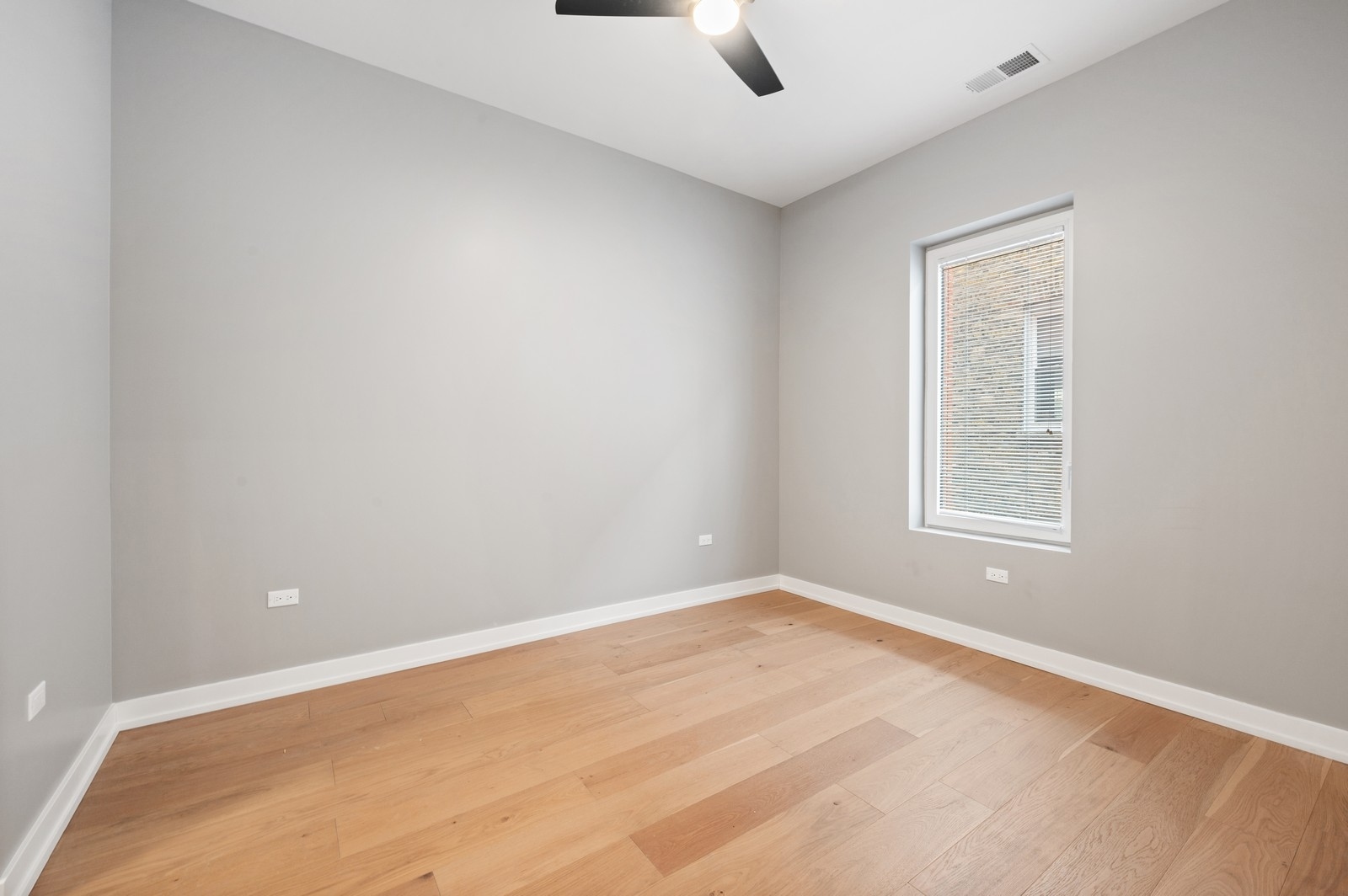 7006 N Glenwood Avenue Unit: 205