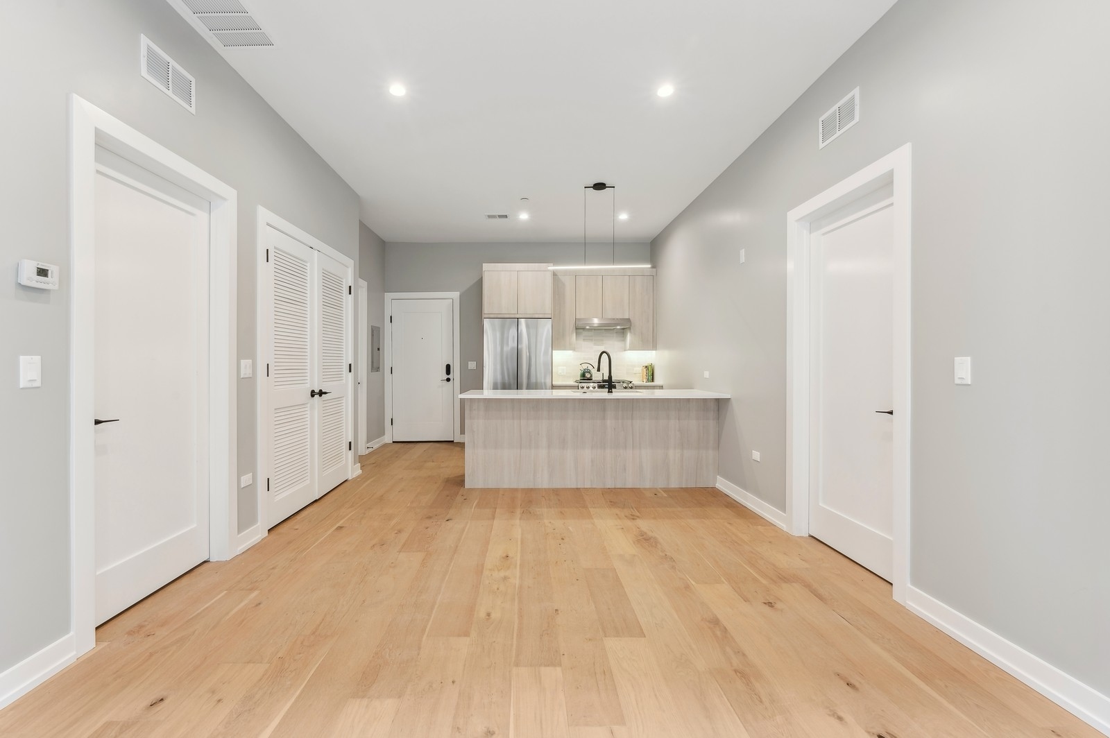 7006 N Glenwood Avenue Unit: 205