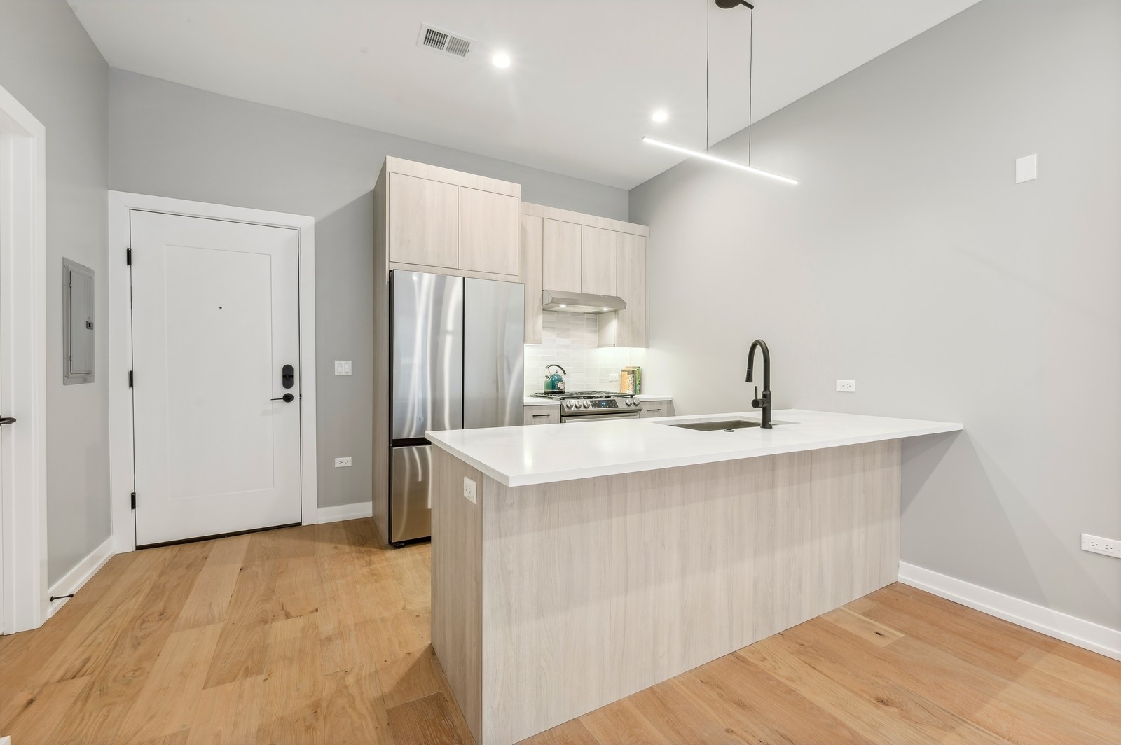 7006 N Glenwood Avenue Unit: 205