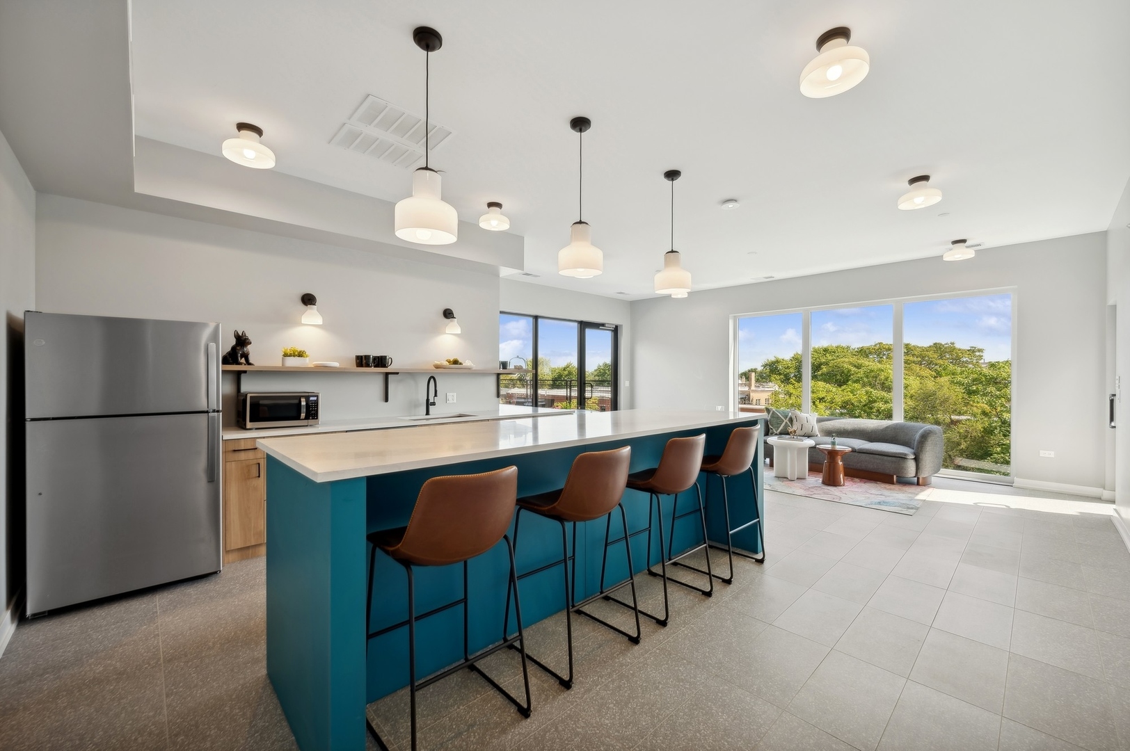 7006 N Glenwood Avenue Unit: 205