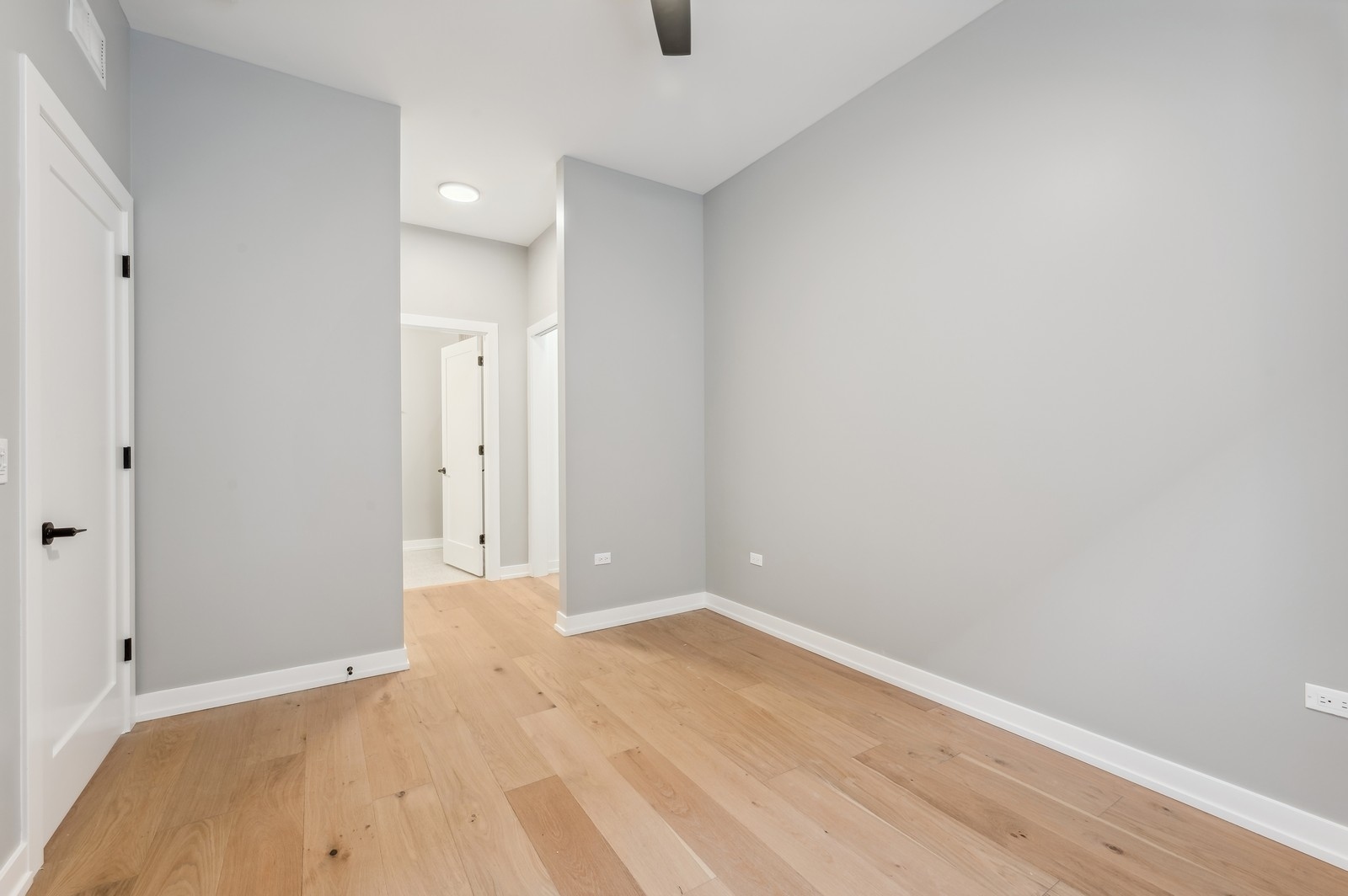 7006 N Glenwood Avenue Unit: 205