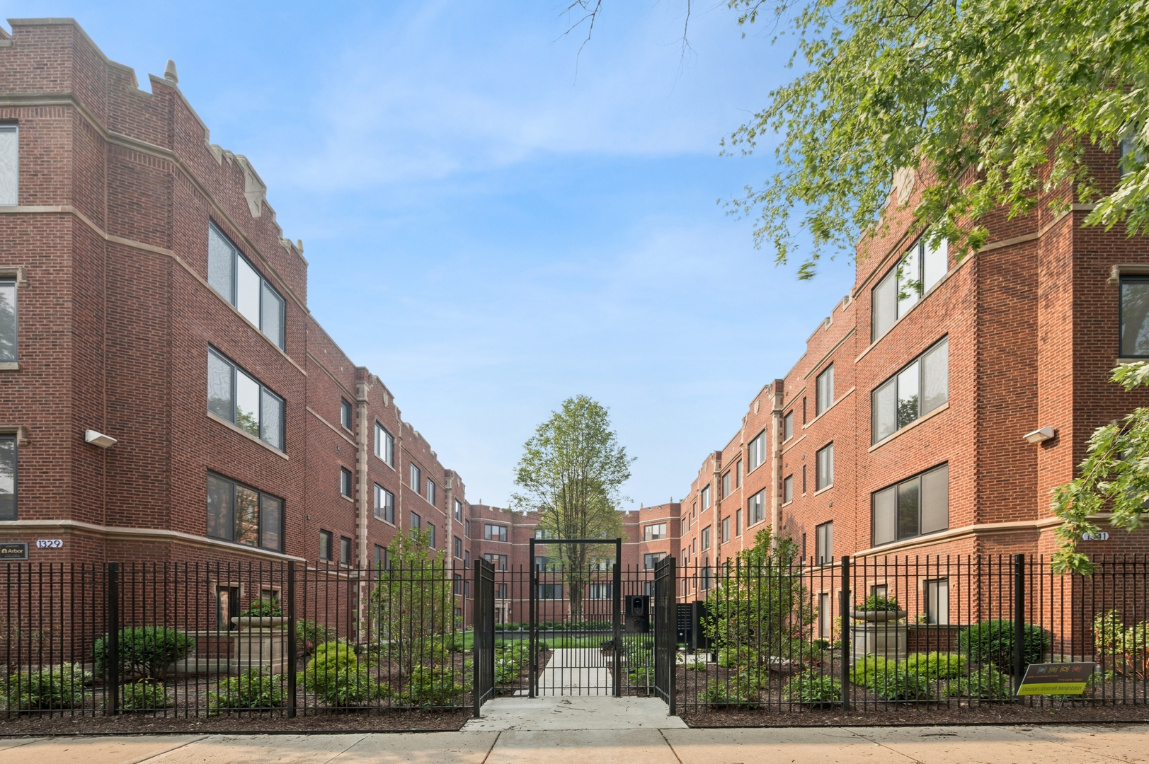 1335 W Estes Avenue Unit: 1B