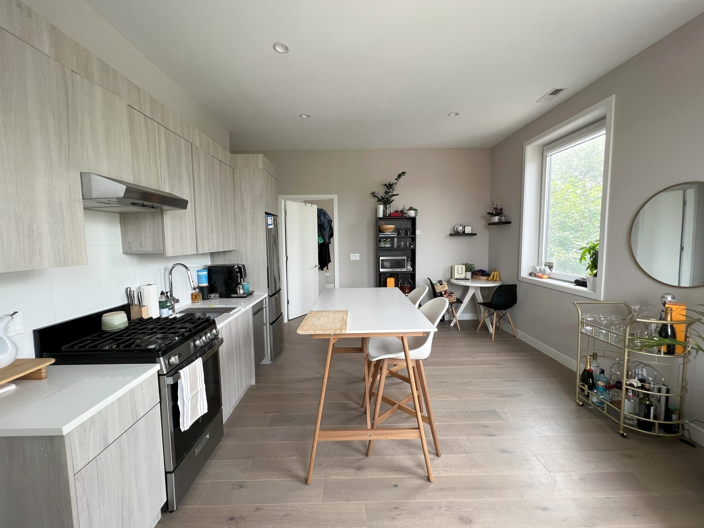 3757 N Sheffield Avenue Unit: 201