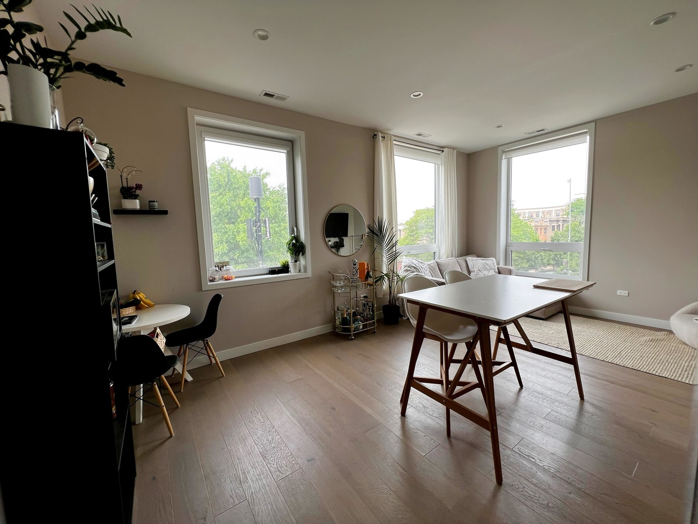 3757 N Sheffield Avenue Unit: 201