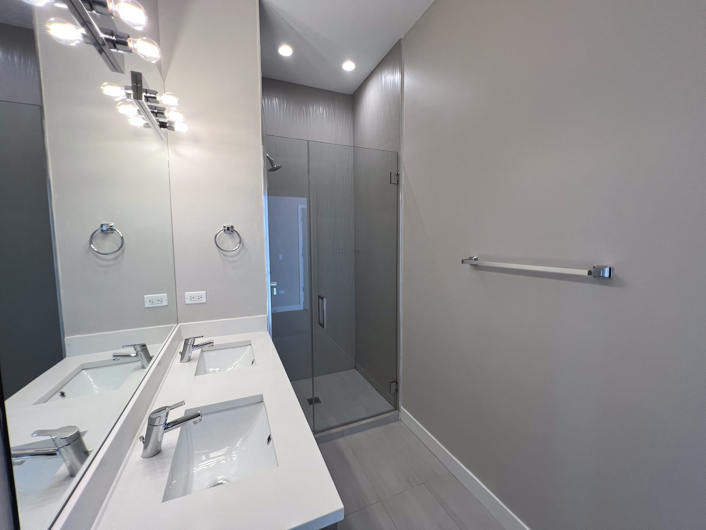 3757 N Sheffield Avenue Unit: 201