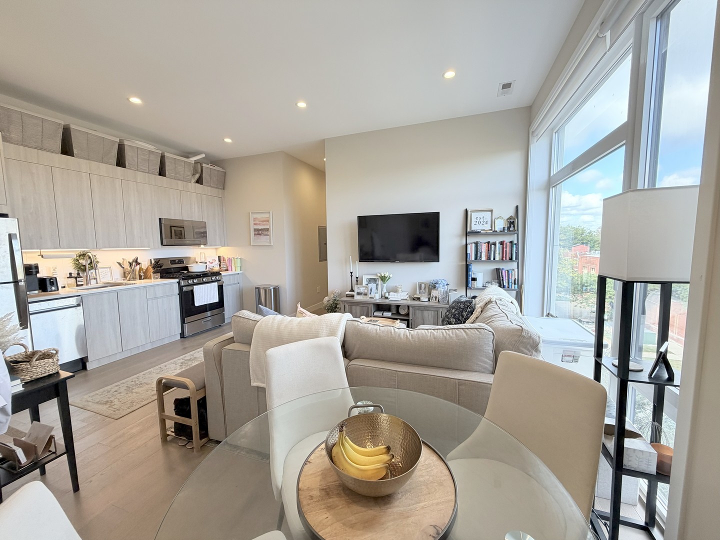 3757 N Sheffield Avenue Unit: 302