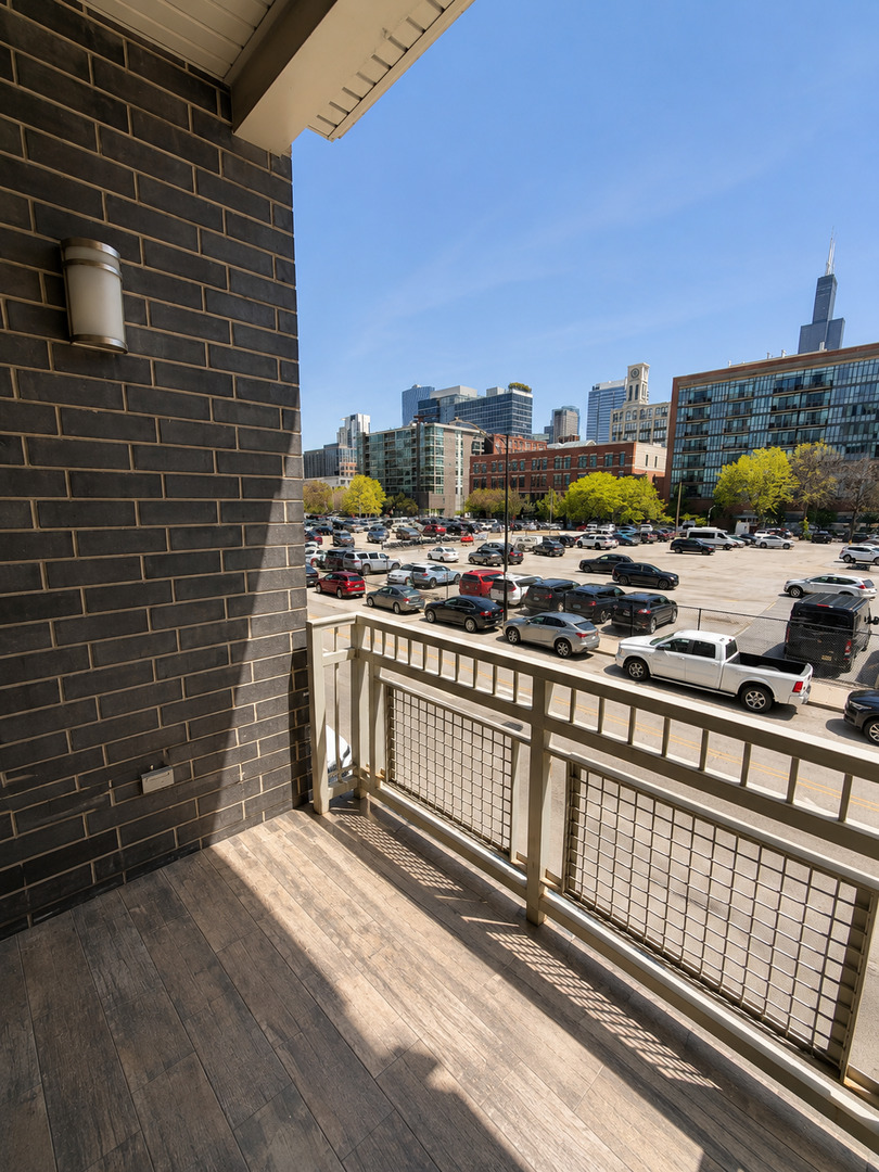 1002 W Van Buren Street Unit: 205
