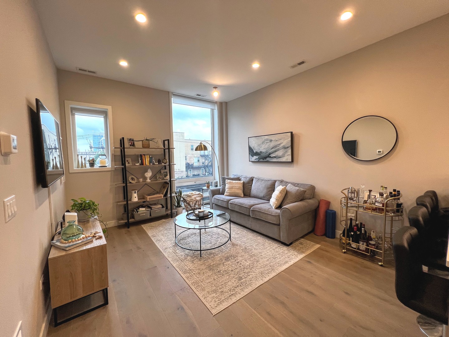 3757 N Sheffield Avenue Unit: 207