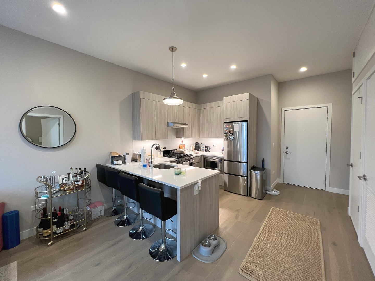 3757 N Sheffield Avenue Unit: 207