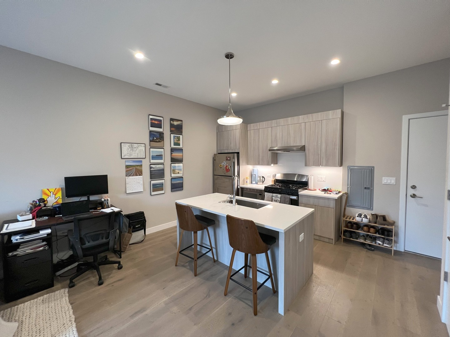 3757 N Sheffield Avenue Unit: 104