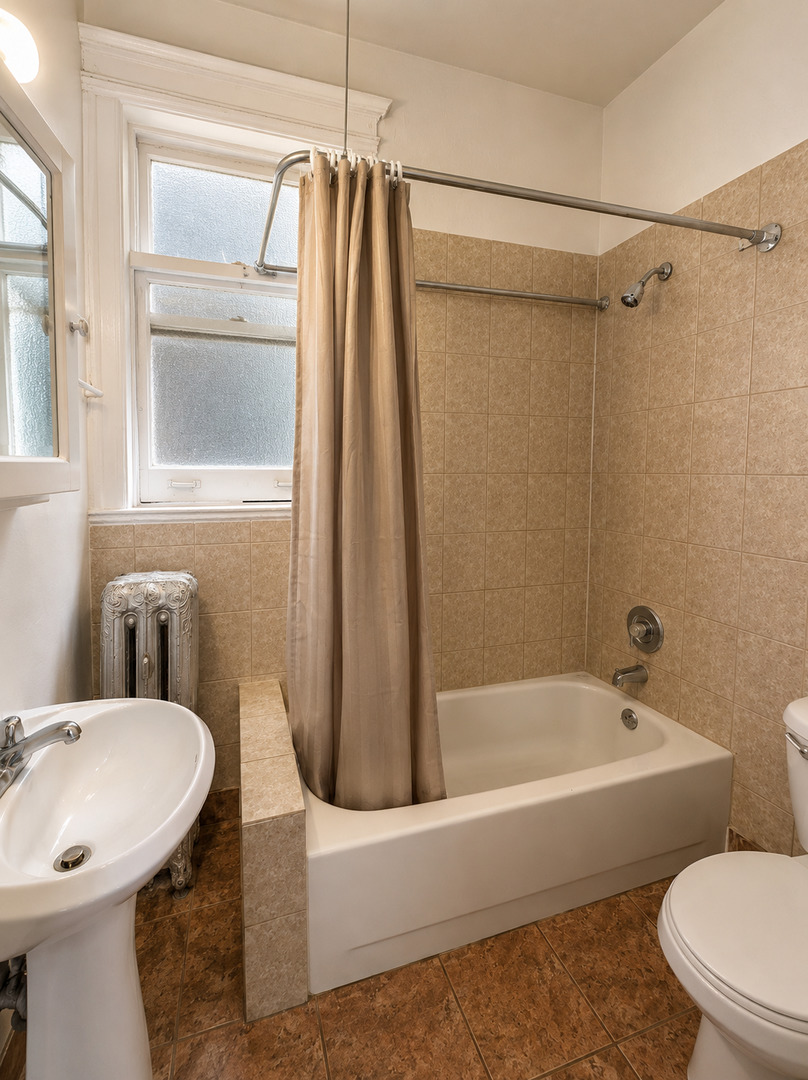 668 W Sheridan Road Unit: 2