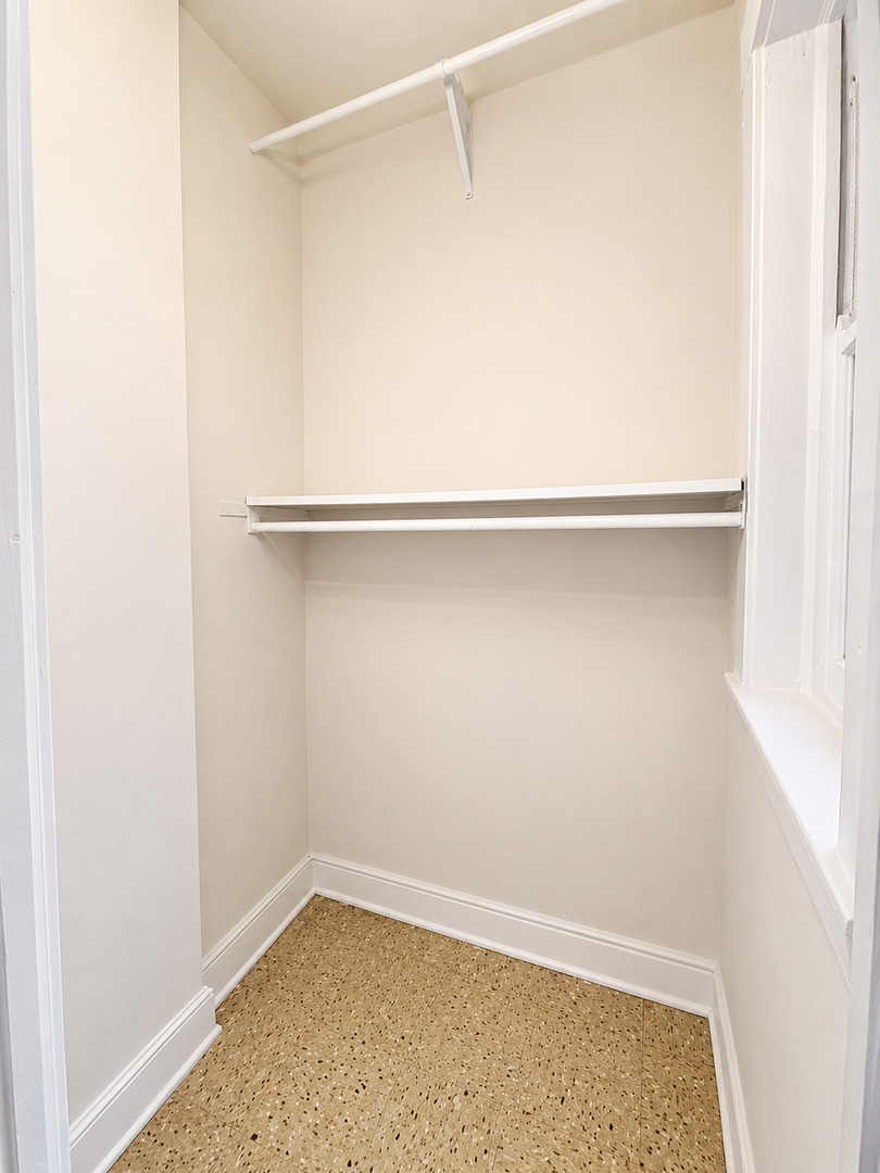 668 W Sheridan Road Unit: 2