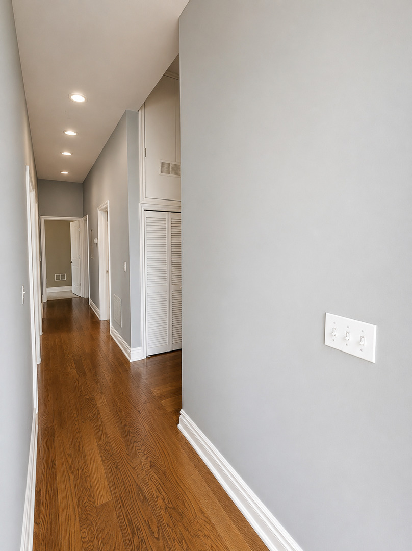 1470 W Carmen Avenue Unit: 301