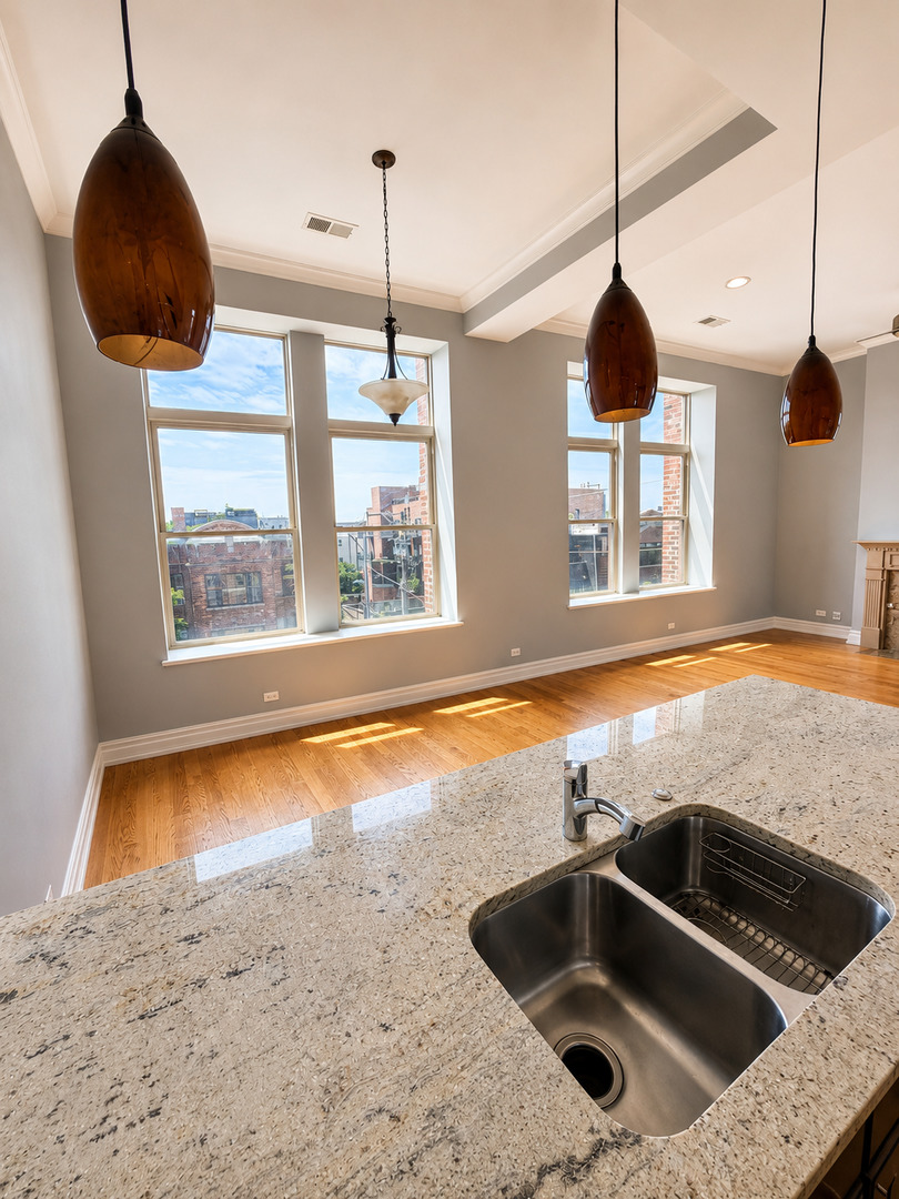 1470 W Carmen Avenue Unit: 301