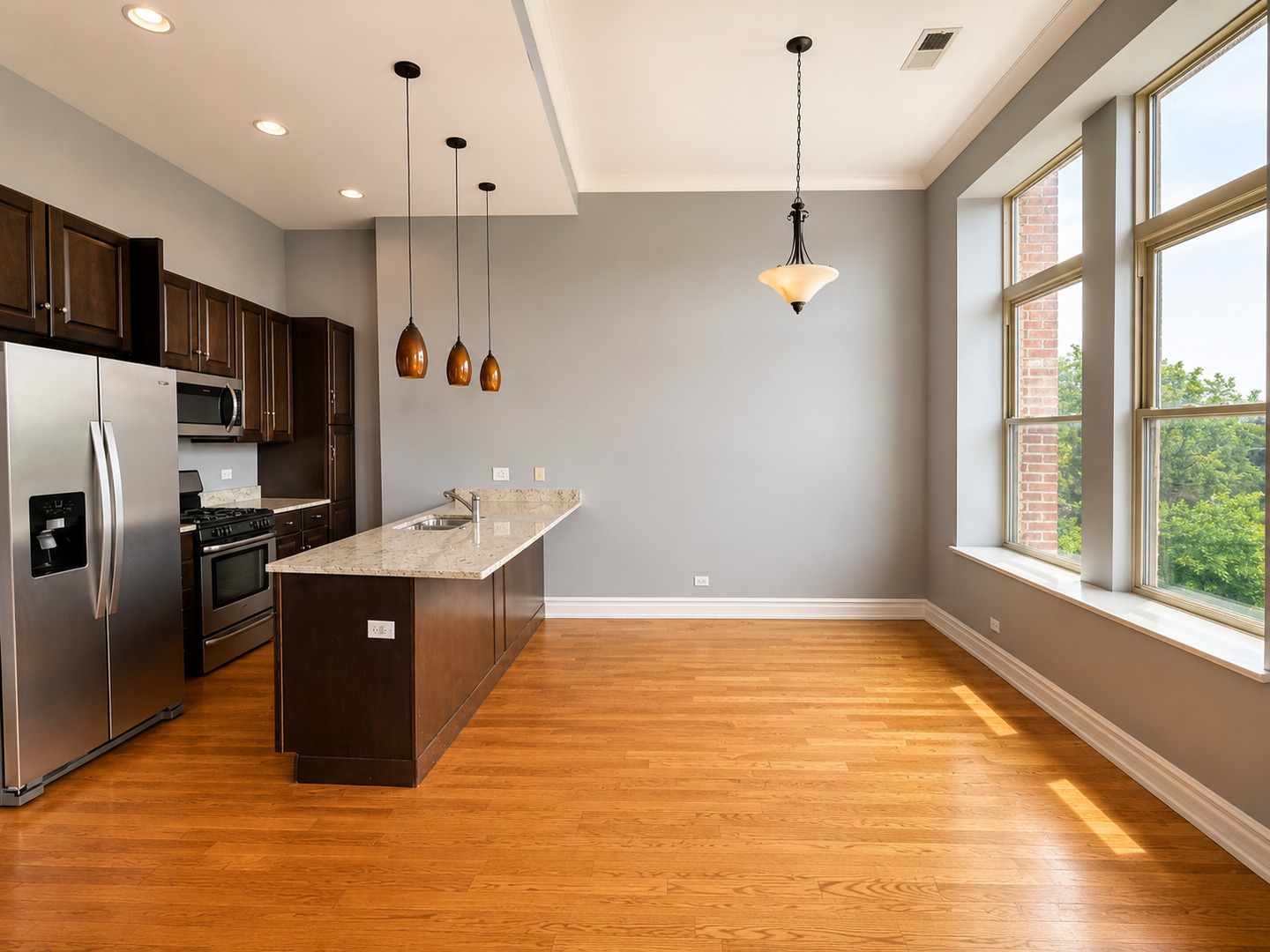1470 W Carmen Avenue Unit: 301