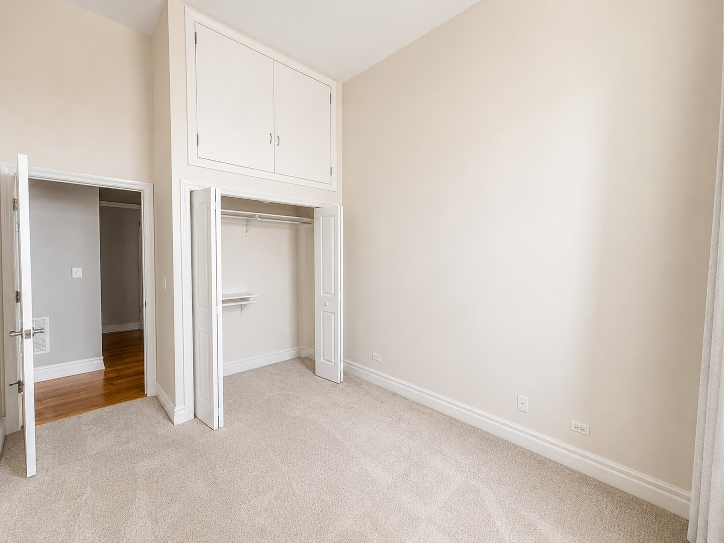 1470 W Carmen Avenue Unit: 301