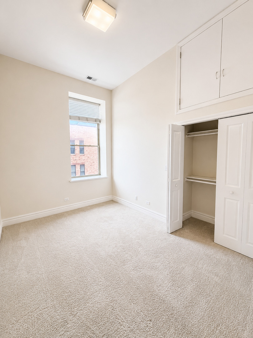1470 W Carmen Avenue Unit: 301