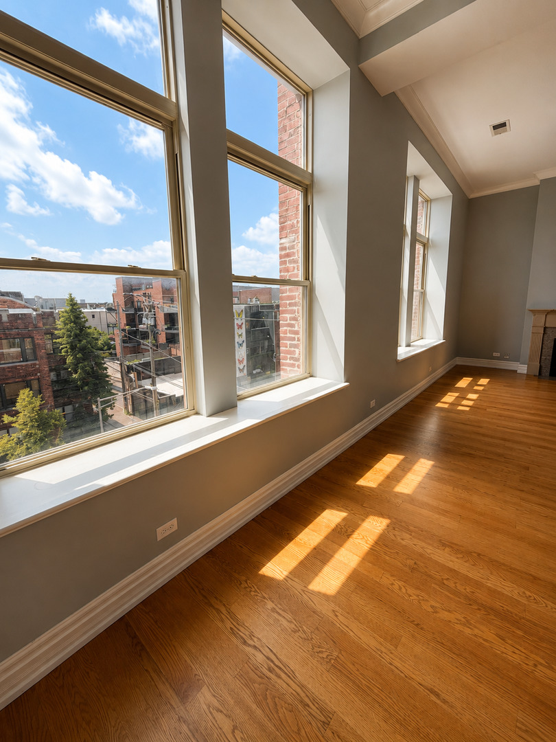 1470 W Carmen Avenue Unit: 301