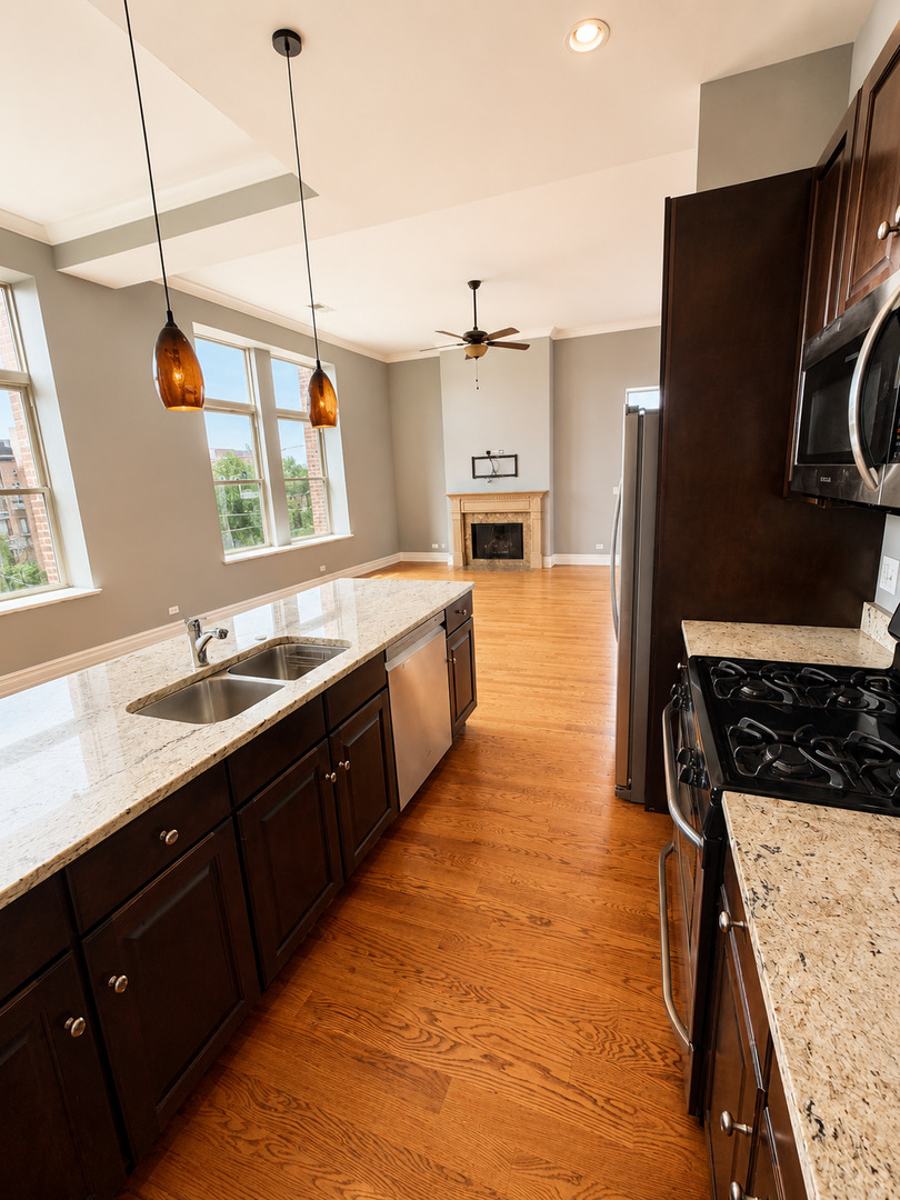 1470 W Carmen Avenue Unit: 301