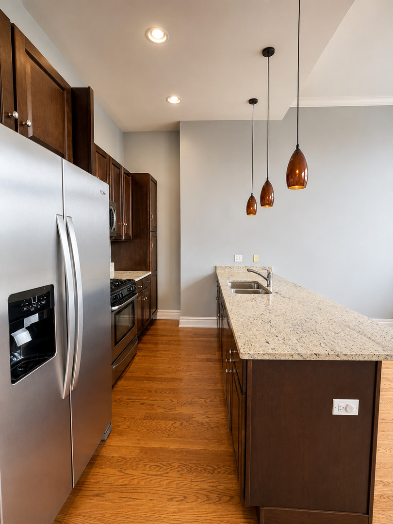 1470 W Carmen Avenue Unit: 301