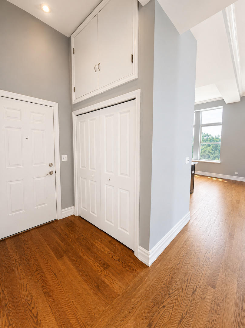 1470 W Carmen Avenue Unit: 301