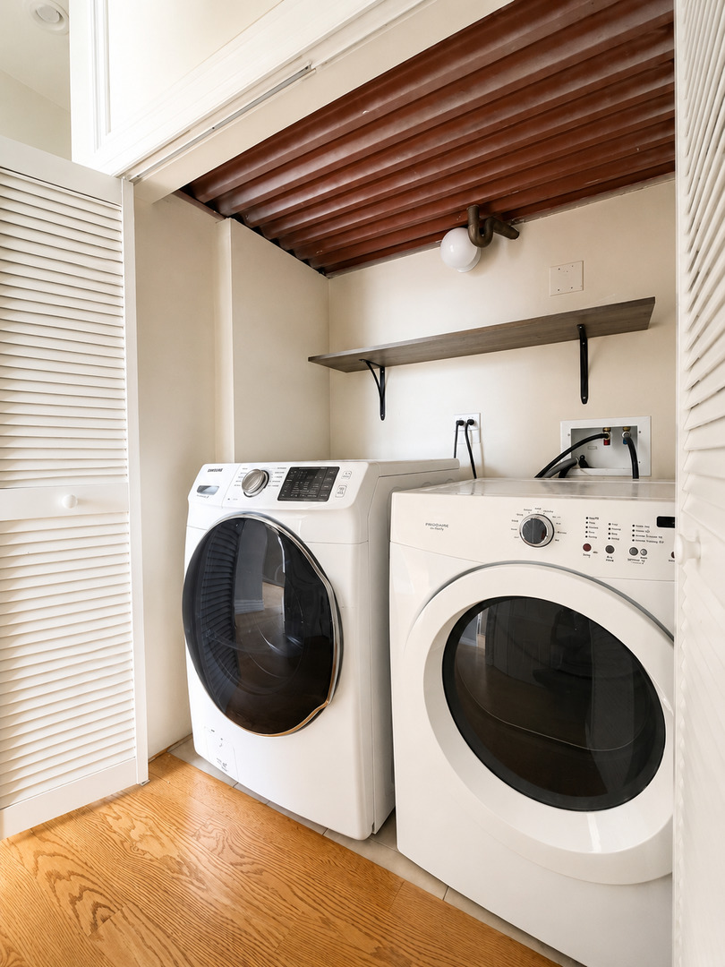 1470 W Carmen Avenue Unit: 301