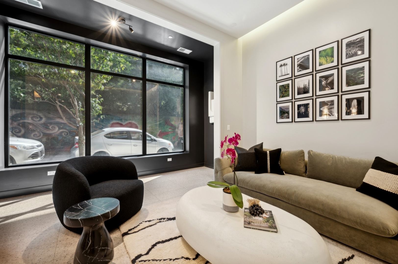 7006 N Glenwood Avenue Unit: 302