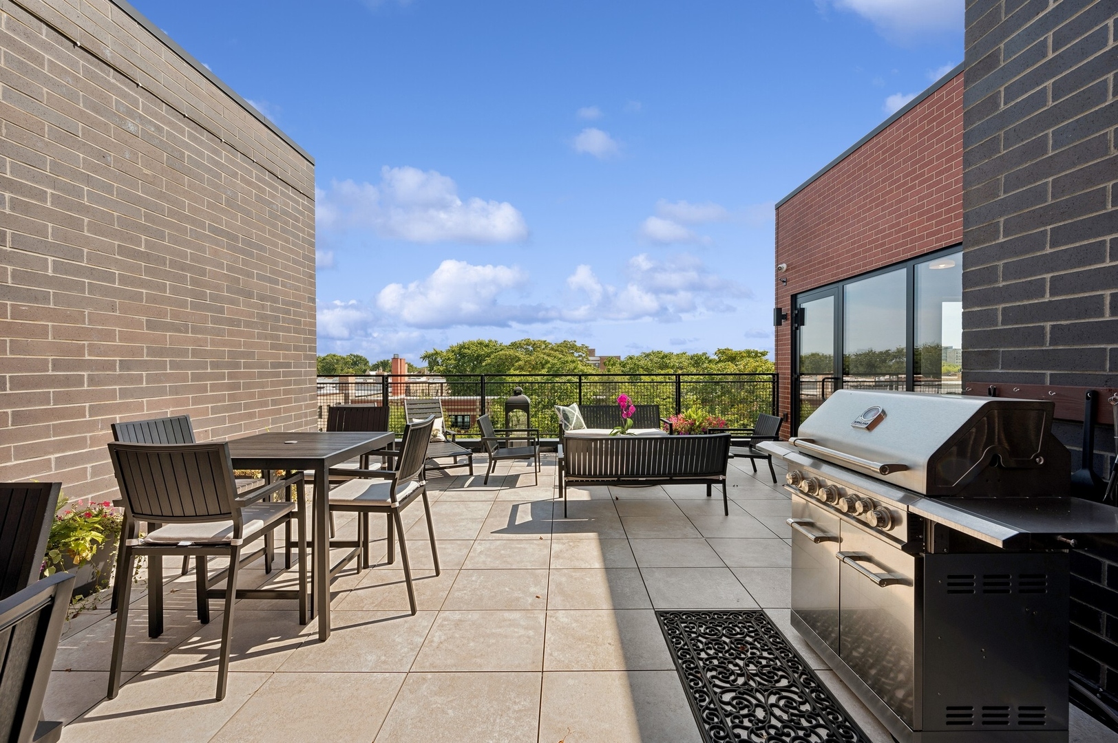 7006 N Glenwood Avenue Unit: 302