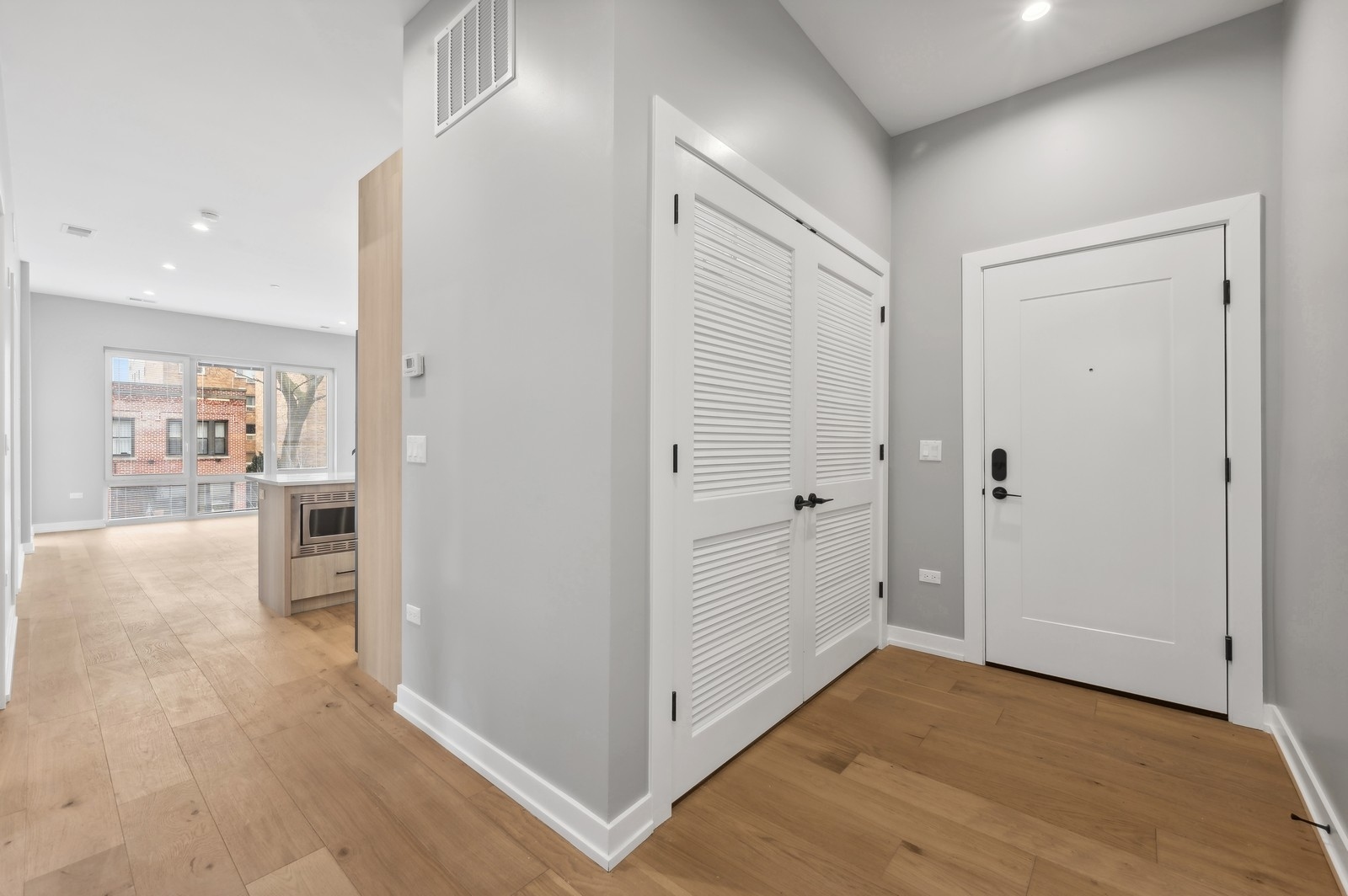 7006 N Glenwood Avenue Unit: 302
