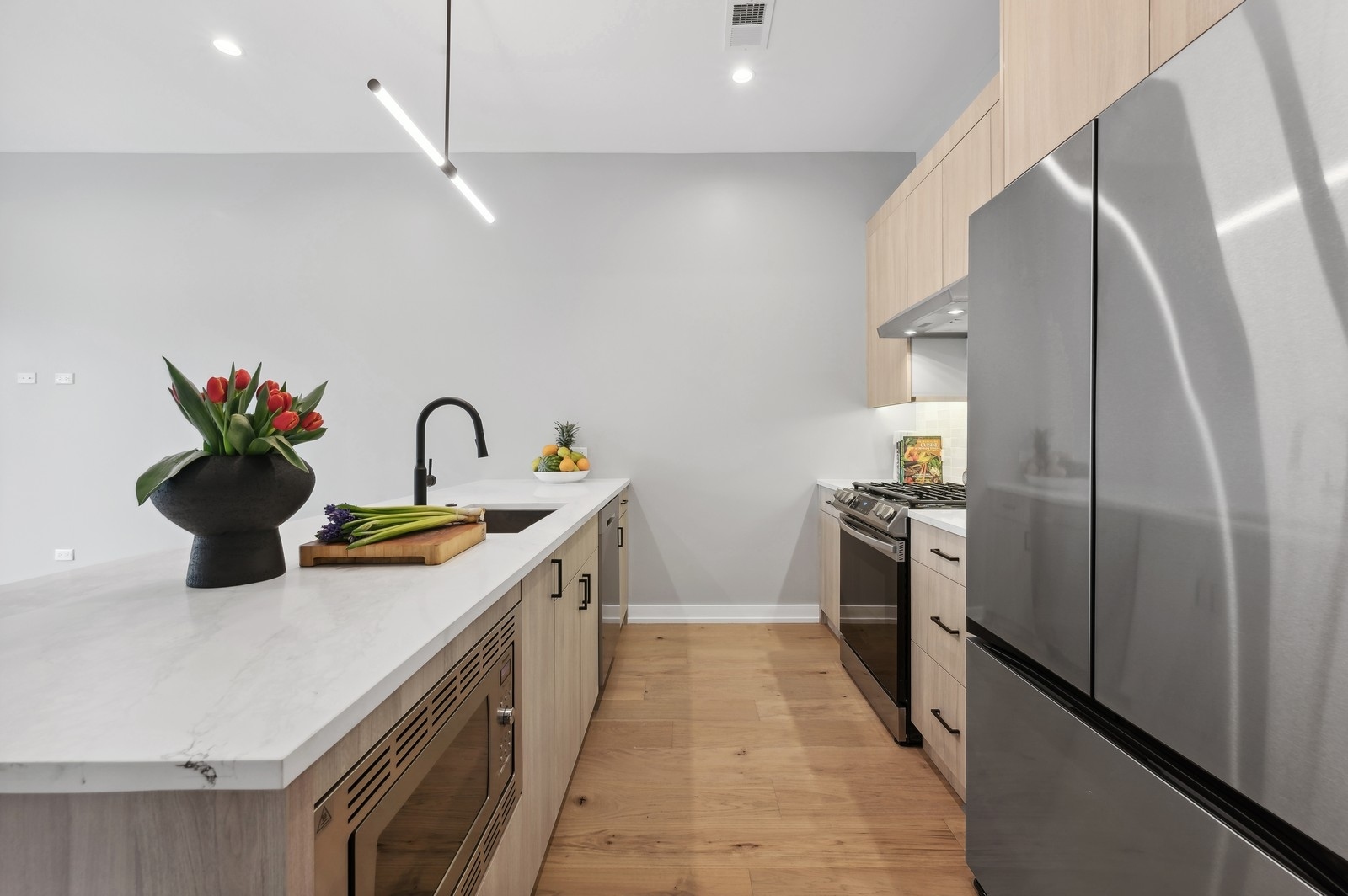 7006 N Glenwood Avenue Unit: 302