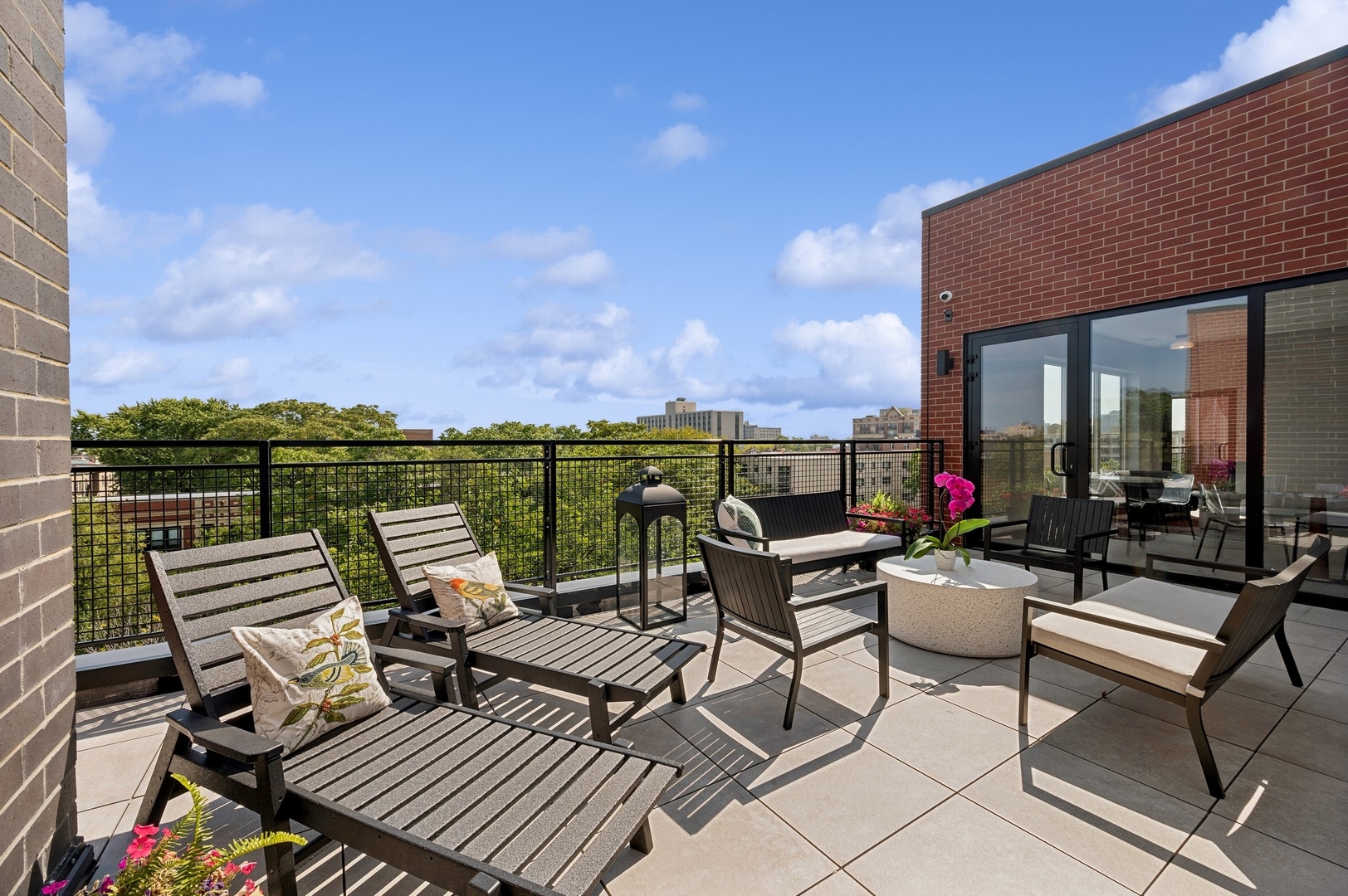 7006 N Glenwood Avenue Unit: 302