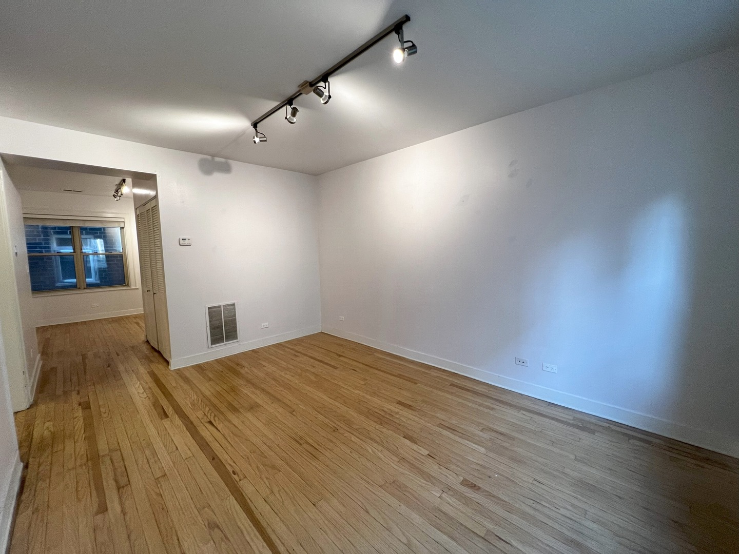 4843 N Ashland Avenue Unit: 2B
